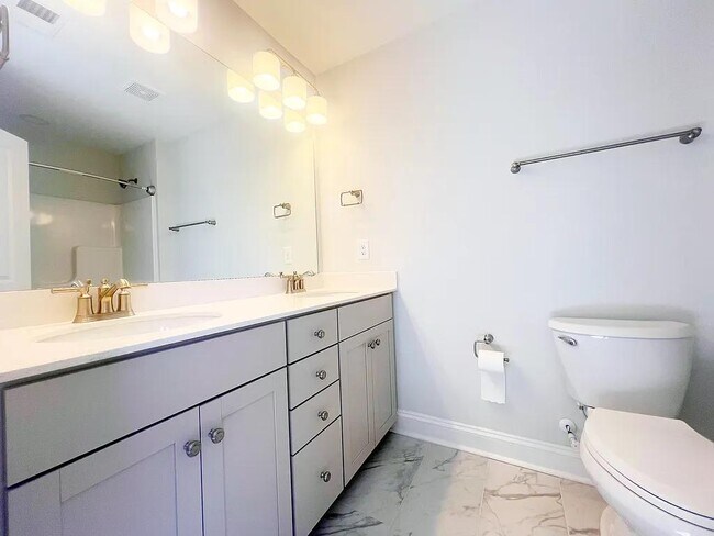 Building Photo - 1105 Cortland Vly