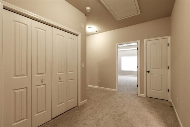 Building Photo - 606 Oakside Pl