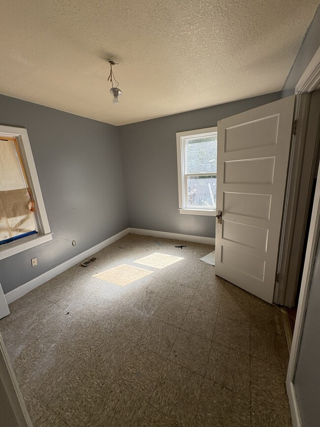 Building Photo - 2525 E Garfield Ave