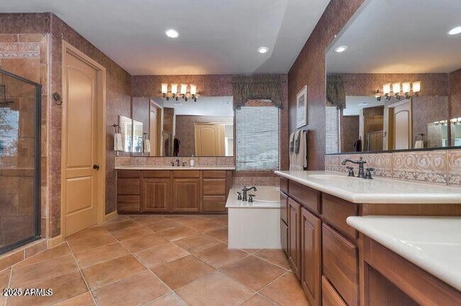 Building Photo - 4842 E Firestone Dr
