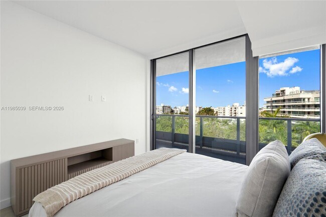 Building Photo - 9201 E Bay Harbor Dr