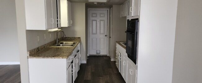 Building Photo - 806 British Blvd