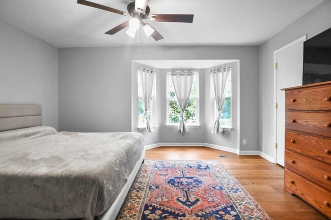 Building Photo - Pet Friendly Three Bedroom!