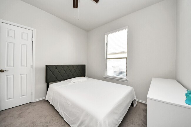 Building Photo - 3116 Dakota Falls Dr