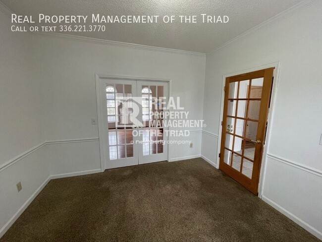 Building Photo - *Move in Special* Welcome to this spacious...