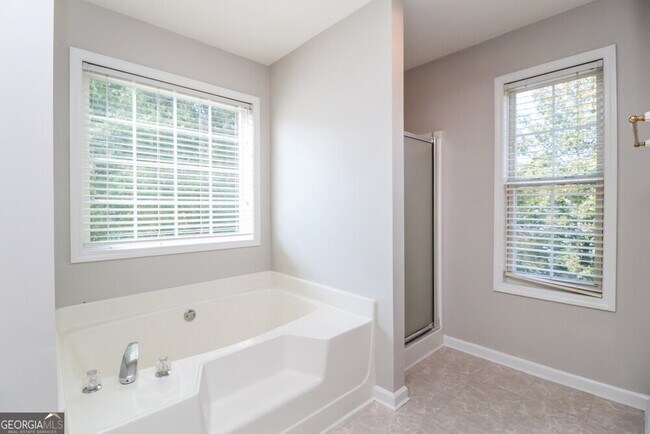 Building Photo - 301 Saddlewood Dr