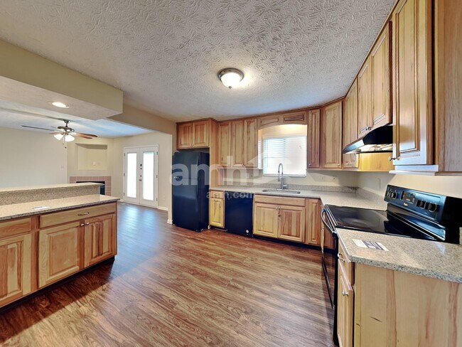 Building Photo - 3559 High Creek Dr