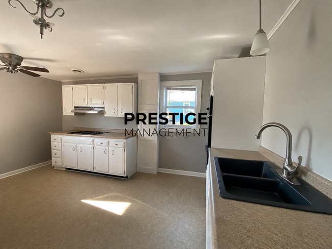 Building Photo - 2 Bedroom Home in Lowell