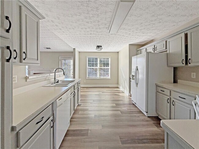 Building Photo - 3028 Express Ln NE