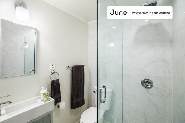 Building Photo - Room in Shared 5 bed/2 bath home