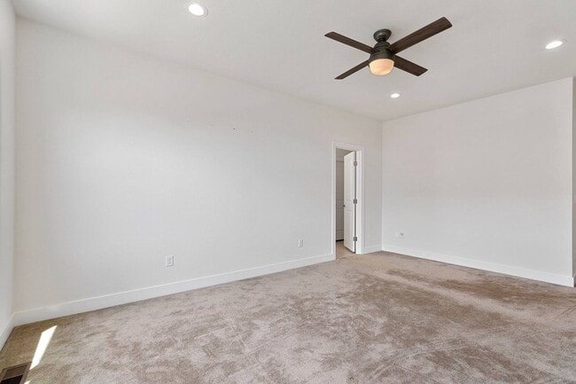 Building Photo - Beautiful 3 Bedroom 2 1/2 Bath Single Family Home
