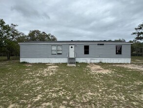 Building Photo - Large Fenced Yard In A Quiet Neighborhood