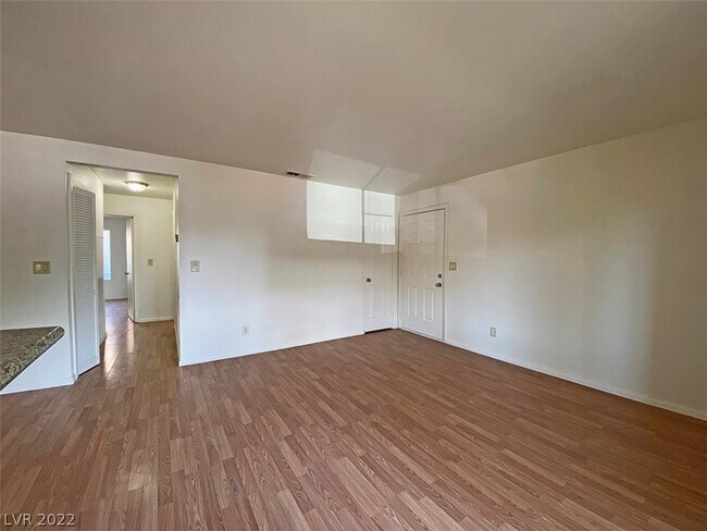 Building Photo - 7300 W Pirates Cove Rd