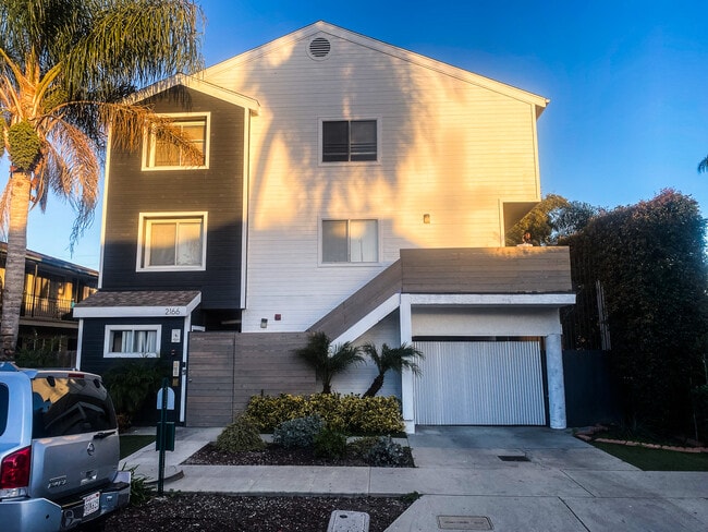 Primary Photo - 2166 Chestnut Ave