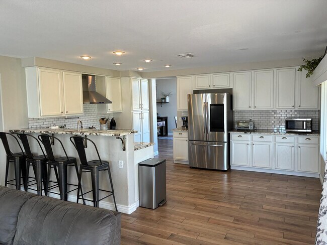 Building Photo - 13717 N 80th Ave