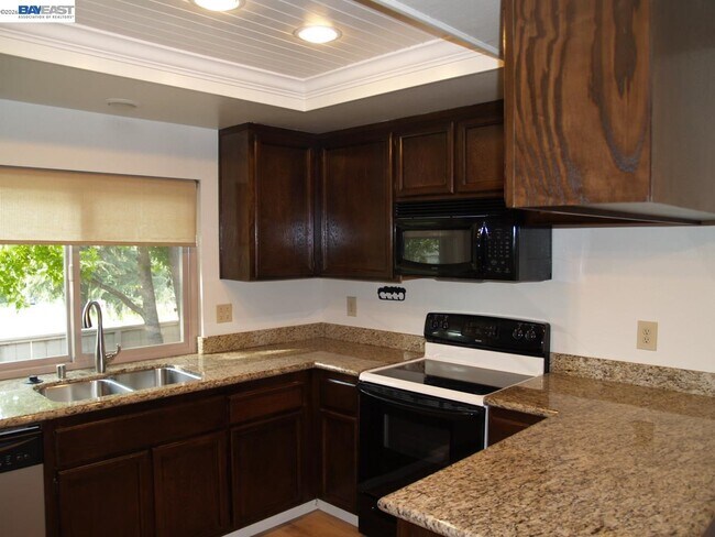 Building Photo - 703 Paradise Valley Ct