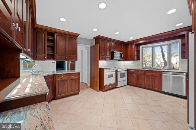 Building Photo - 107 Sorrel Dr