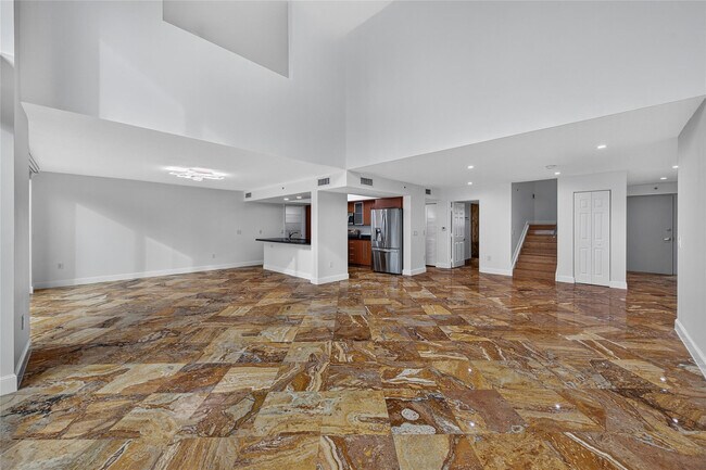 Building Photo - 900 SE 2nd St