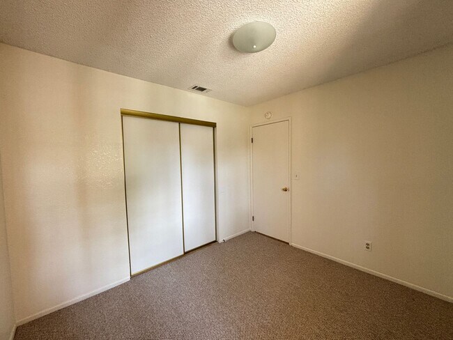 Building Photo - Charming East Lancaster Home