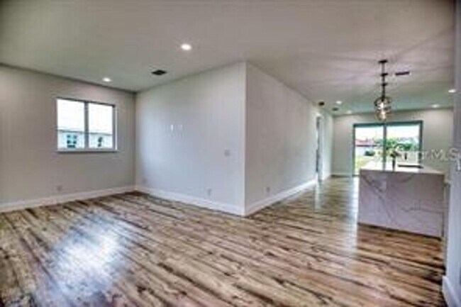 Building Photo - ANNUAL UNFURNISHED RENTAL located in Burnt...