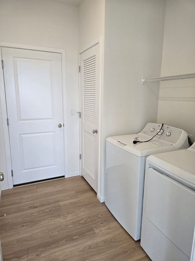 Building Photo - 5190 E Dorado Ave