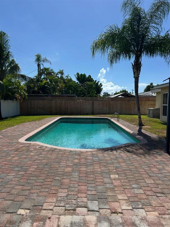 Building Photo - 1811 NE 43rd St