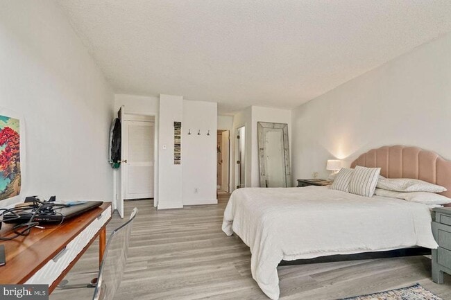 Building Photo - 5300 Columbia Pike