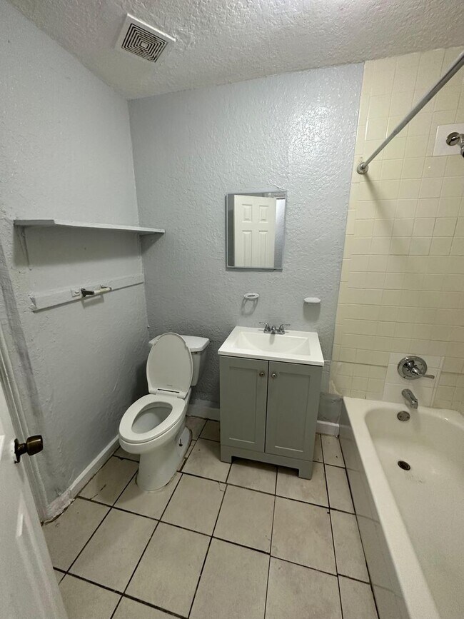 Building Photo - Fully Renovated  Single Family House - 1/1...