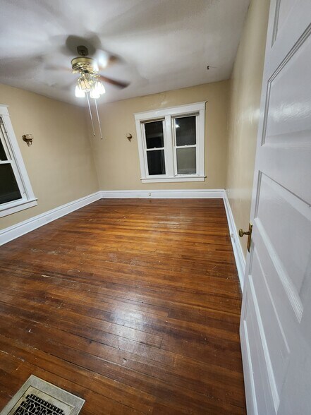 Bedroom 4 - 1017 N Elmwood Ave