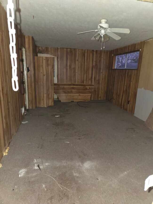 Building Photo - 1617 Parklane Dr