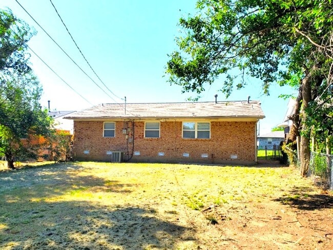Building Photo - 3 bed 1 bath in Midwest City