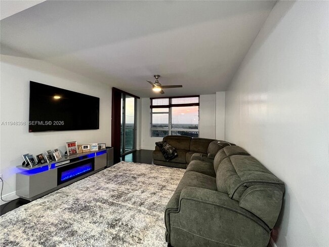 Building Photo - 2681 N Flamingo Rd