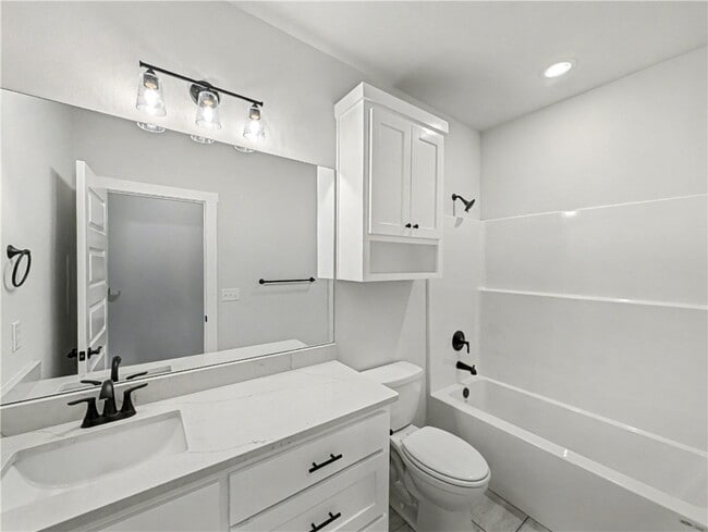 Building Photo - 6807 SW Basswood Ave