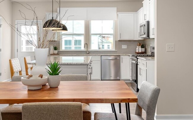 Building Photo - 805 Falls Grove Trl