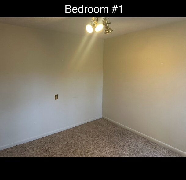 Building Photo - 850 Houseman Ave NE