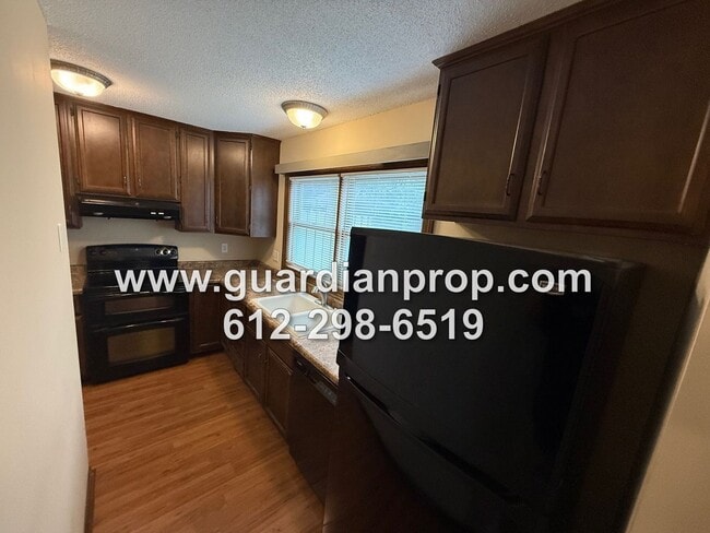 Building Photo - Townhouse Overlooking Pond Available Now, ...