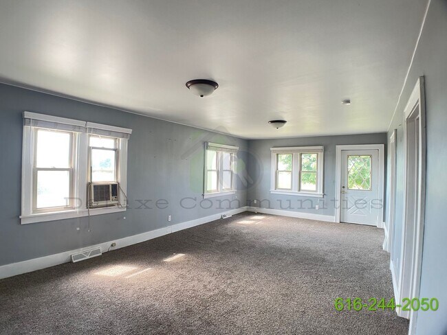 Building Photo - 3 Bedroom (with an extra room) Home Available in Marne, MI