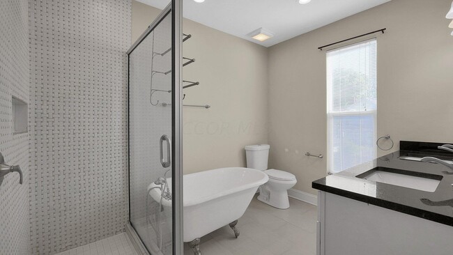 Bathroom - 432 Stoddart Ave