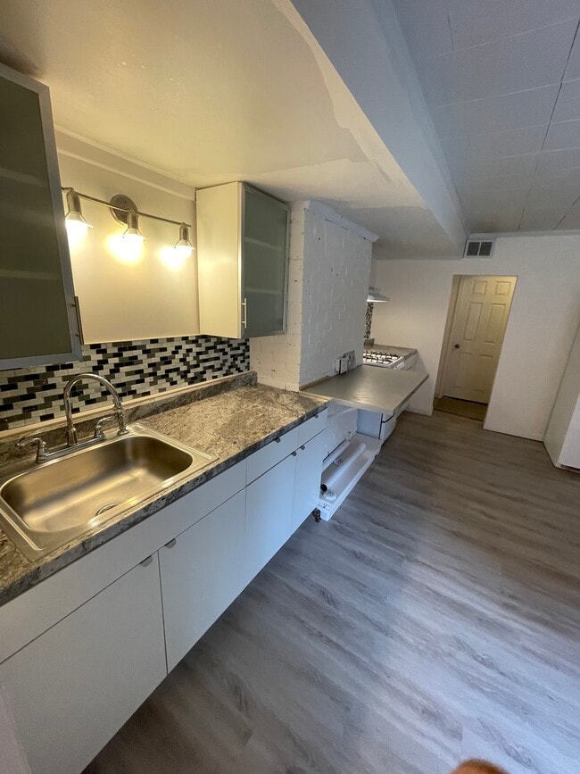 Building Photo - 2516 Josephine St