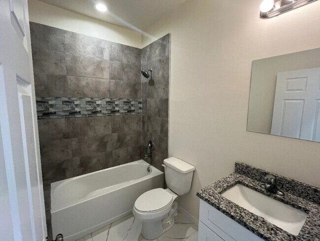 Building Photo - MOVE IN READY-3/2/1-PUNTA GORDA, FL