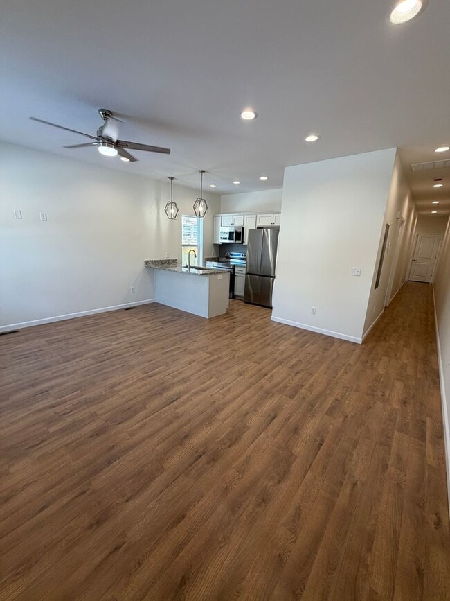 Building Photo - 3 Bedroom | 2 Bathroom | 1 Car Garage | Duplex | Springfield MO!