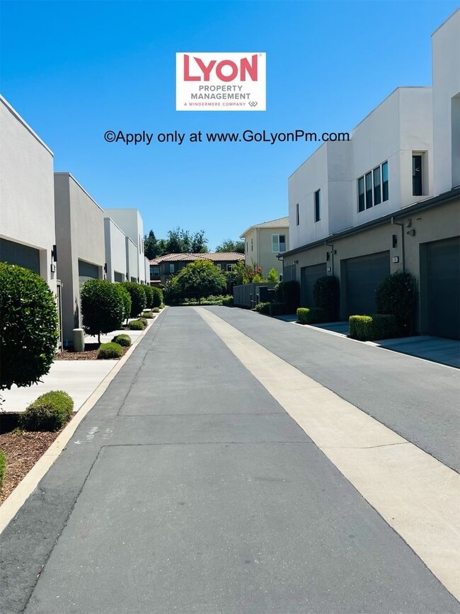 Building Photo - Modern Living in the heart of McKinley Village!