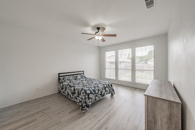 Building Photo - 3232 Florian Ln