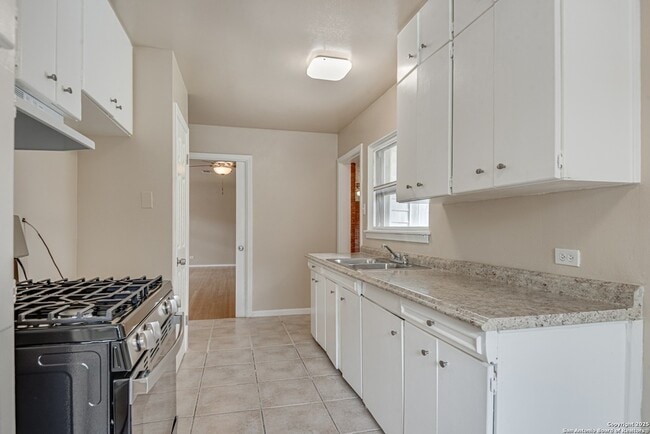 Building Photo - 211 Green Meadow Blvd