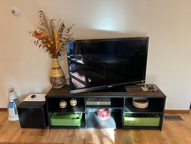 Building Photo - Fully Furnished 2 Bedroom Condo w/ All Uti...