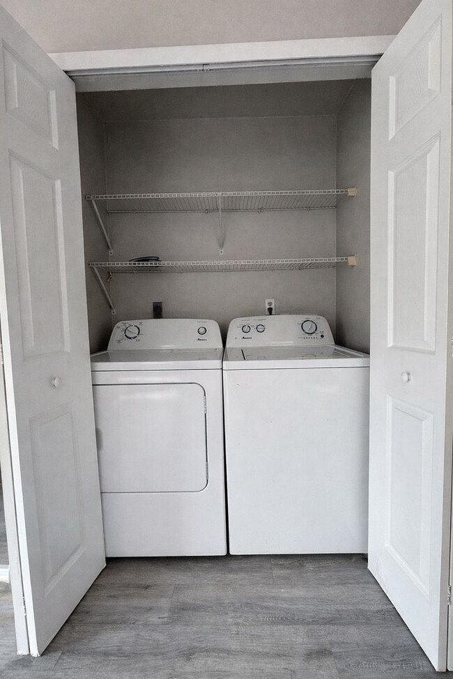 Building Photo - 1718/1720 SW Santa Barbara PL