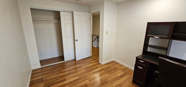 Building Photo - 3 Bed 2 bath Park Terrace Town Home FOR RENT
