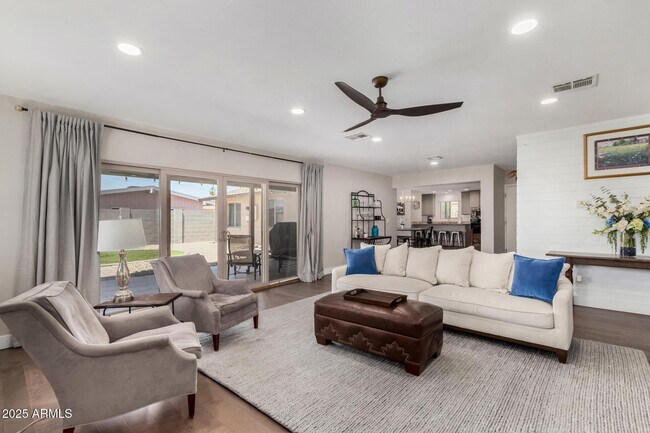 Building Photo - 6839 E Earll Dr