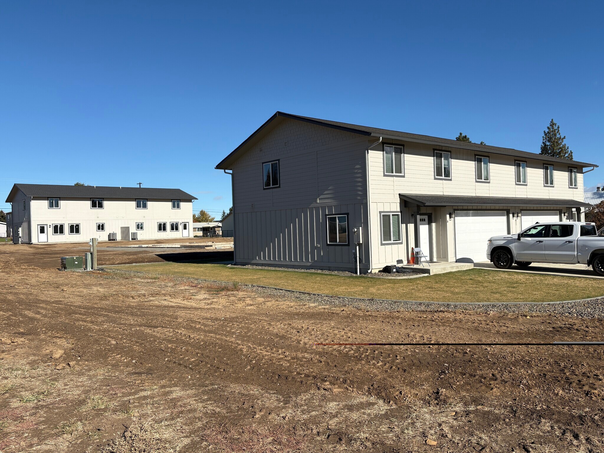 Building Photo - 412 W 1st St