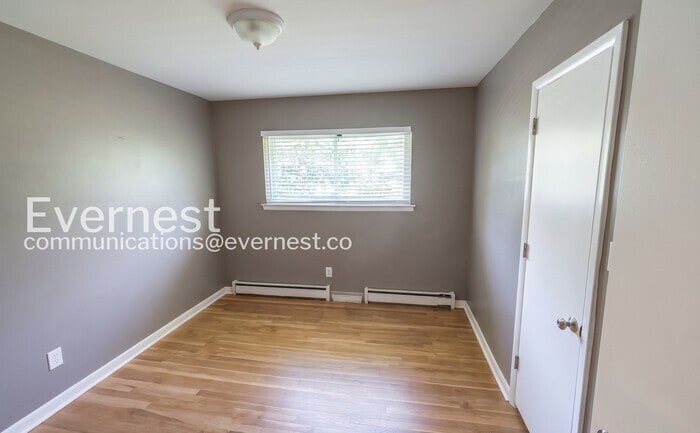 Building Photo - 826 Claremont Ct